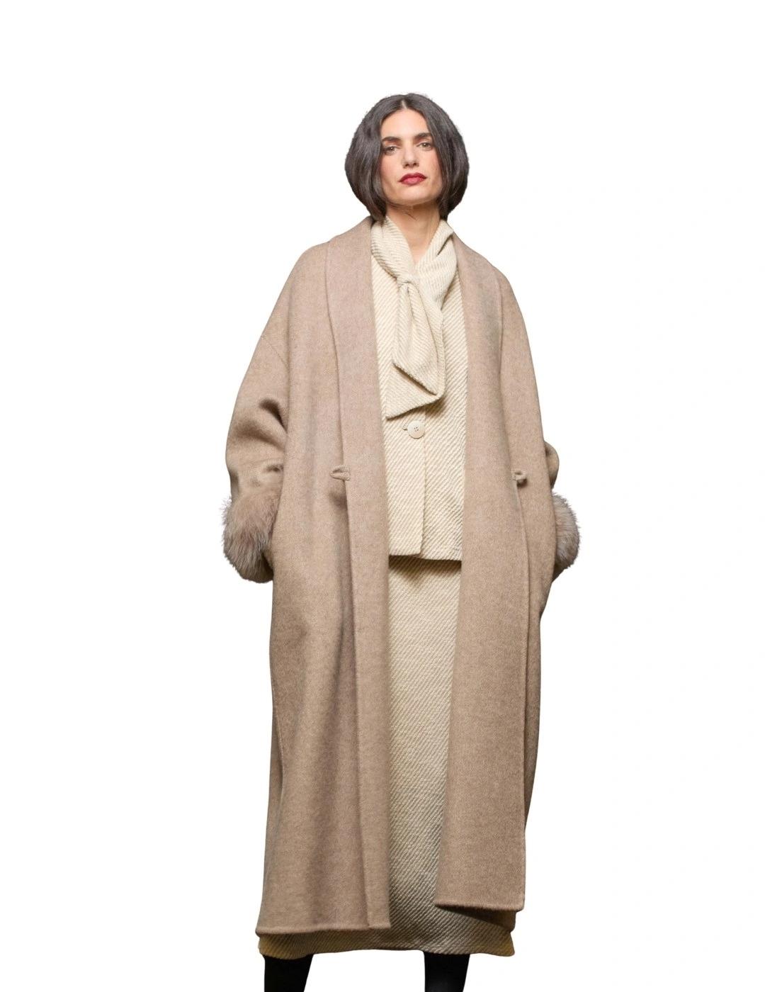 Mercedes De Miguel Abrigo Clásico Camel