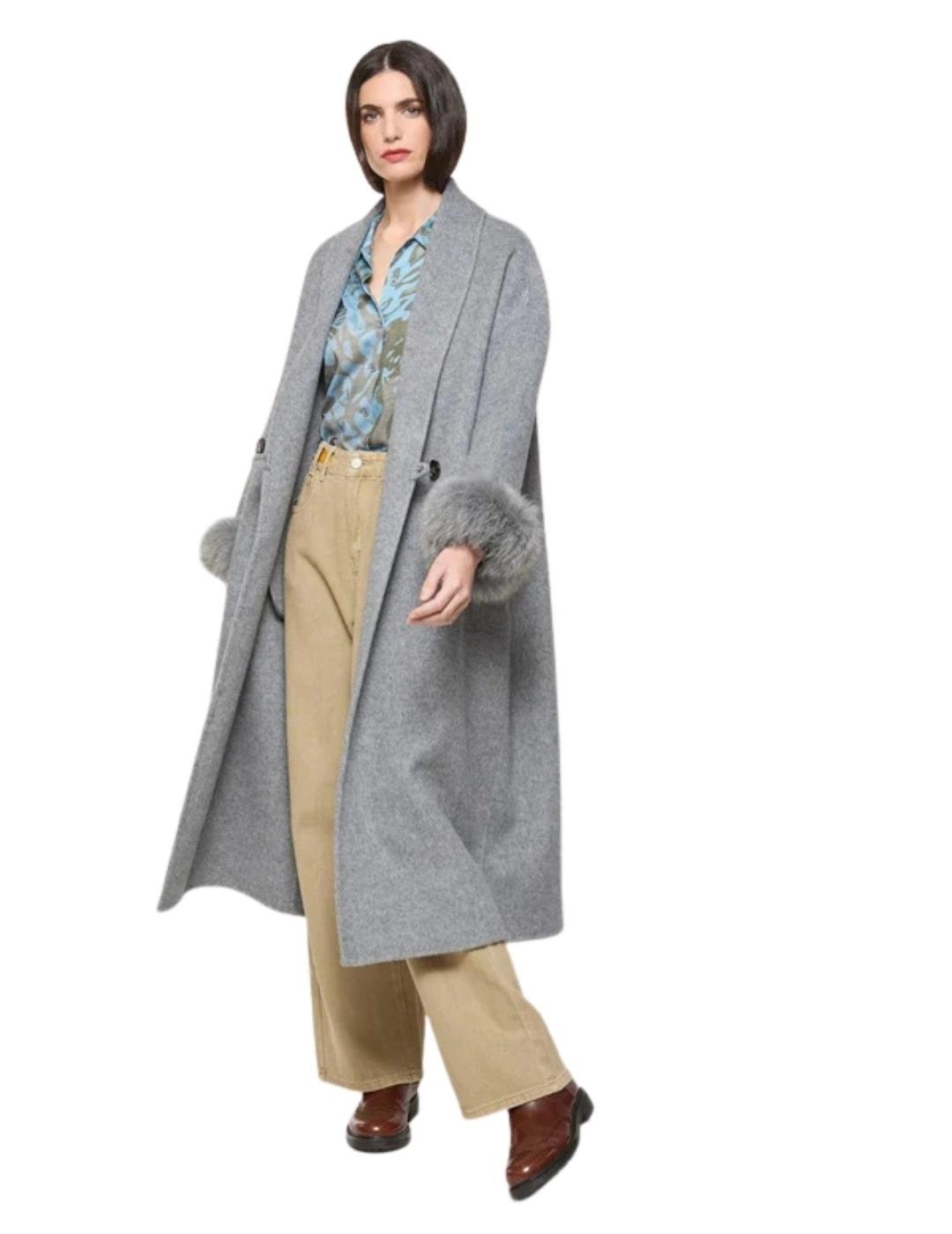 Mercedes De Miguel Abrigo Clásico Gris