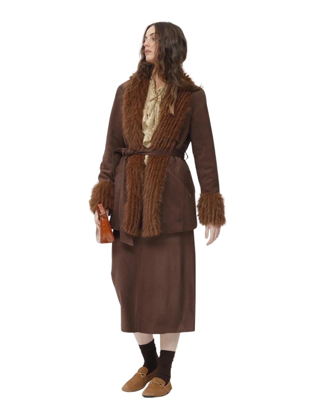 Oky Abrigo Rous Efecto ante Marrón