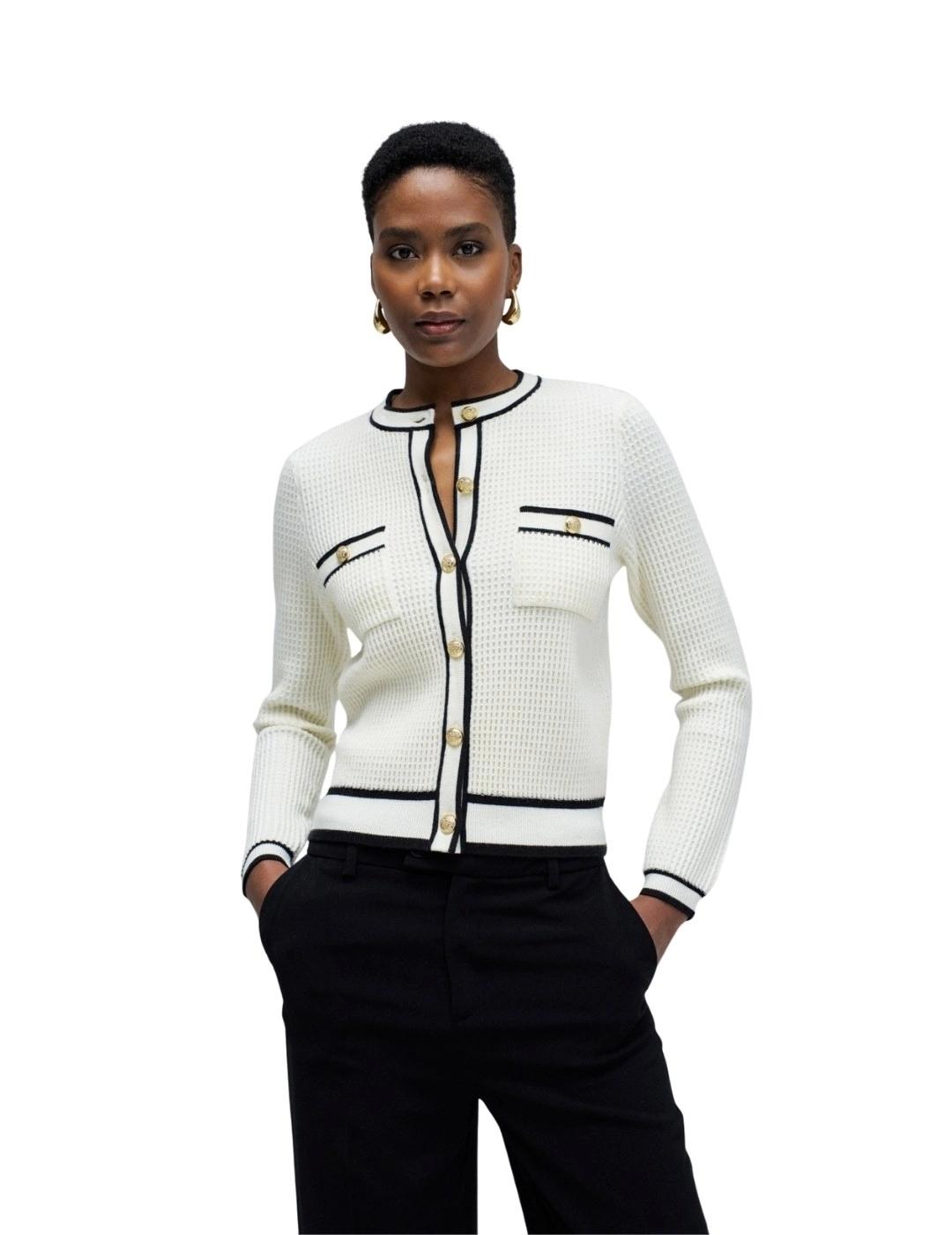 Salsa Cárdigan blanco con botones dorados