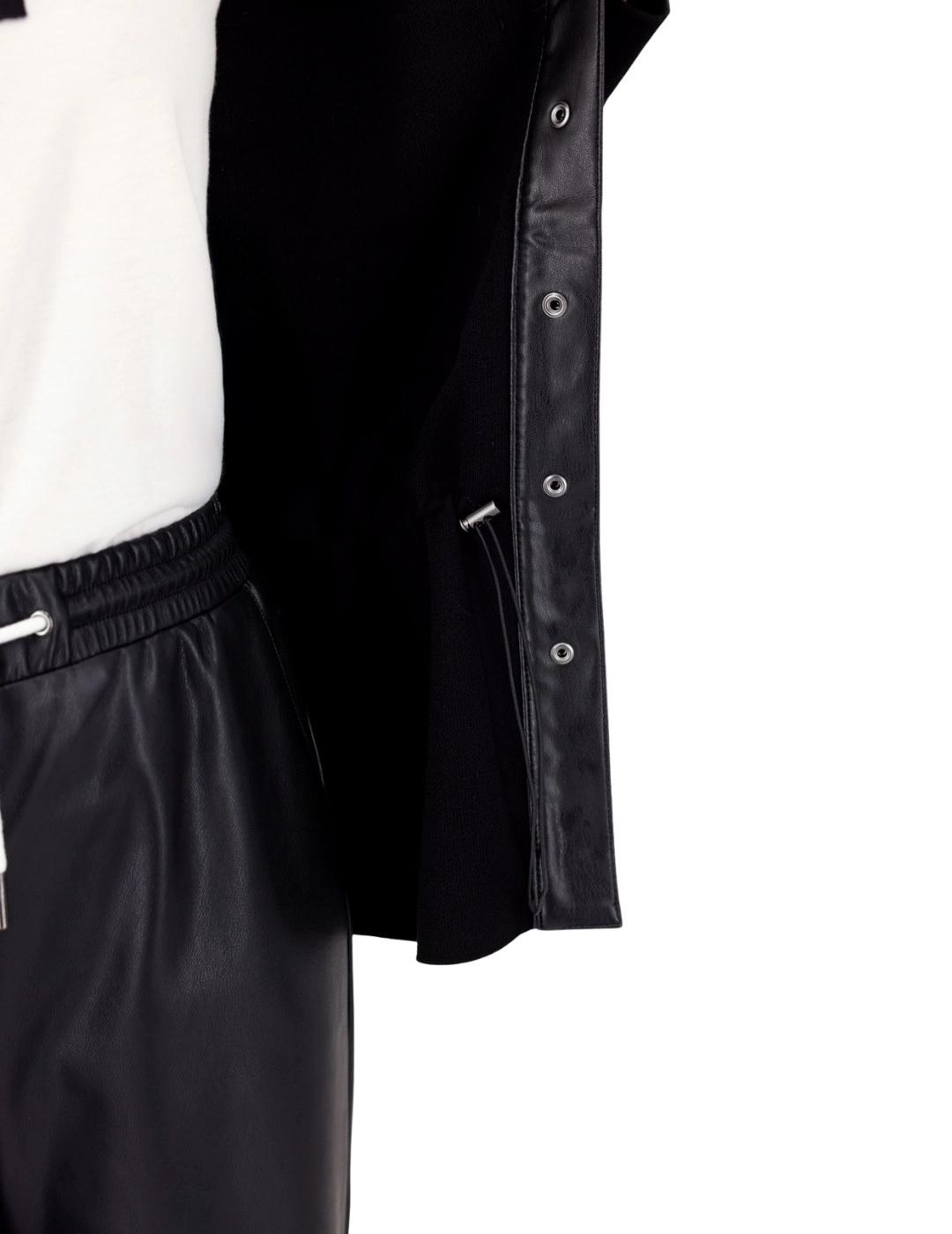 Monari Chaqueta Negra con capucha