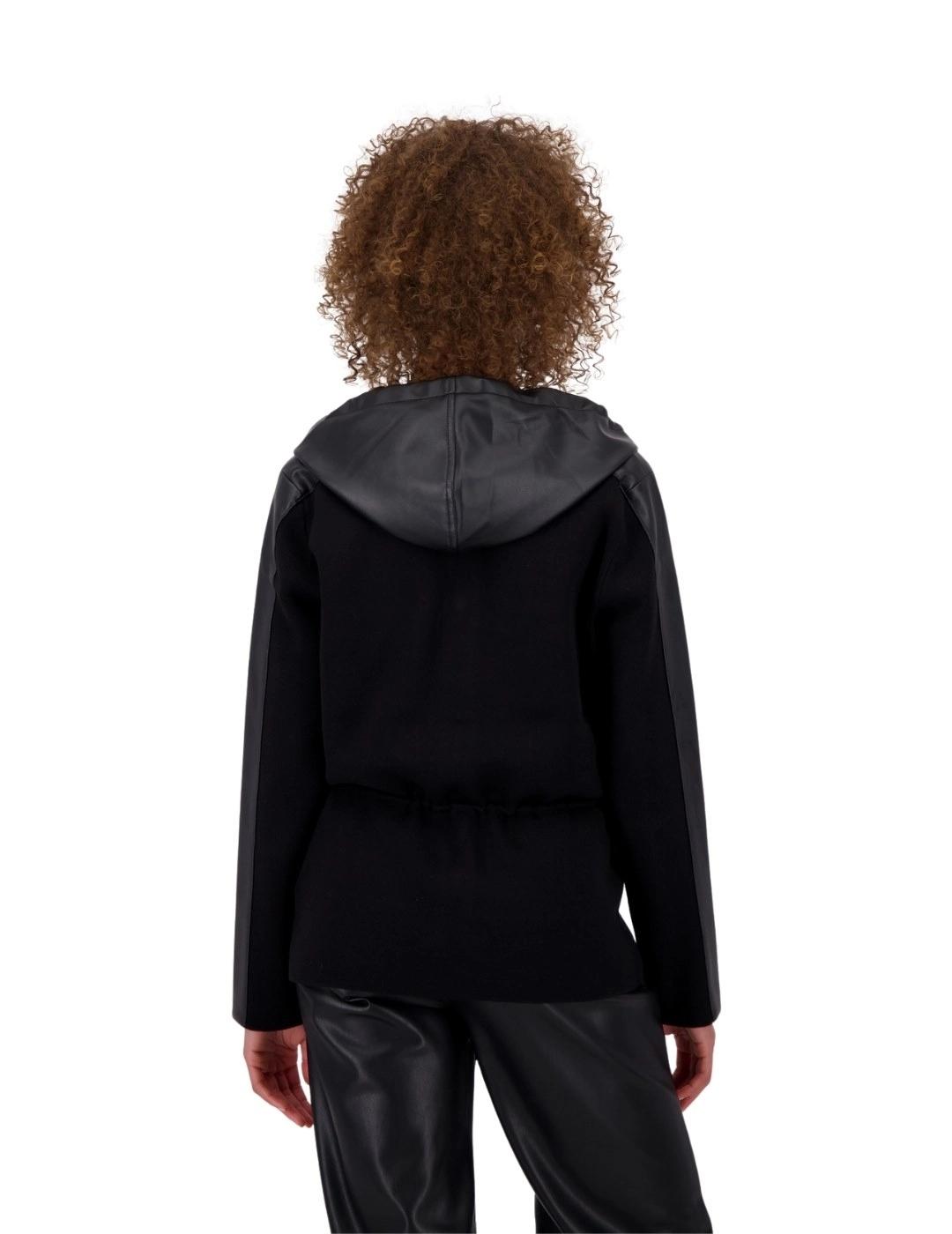 Monari Chaqueta Negra con capucha