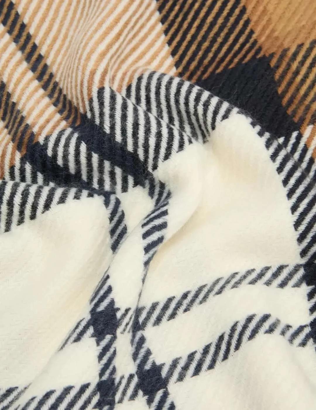 Barbour Bufanda y Gorro Pendle Beige y azul marino