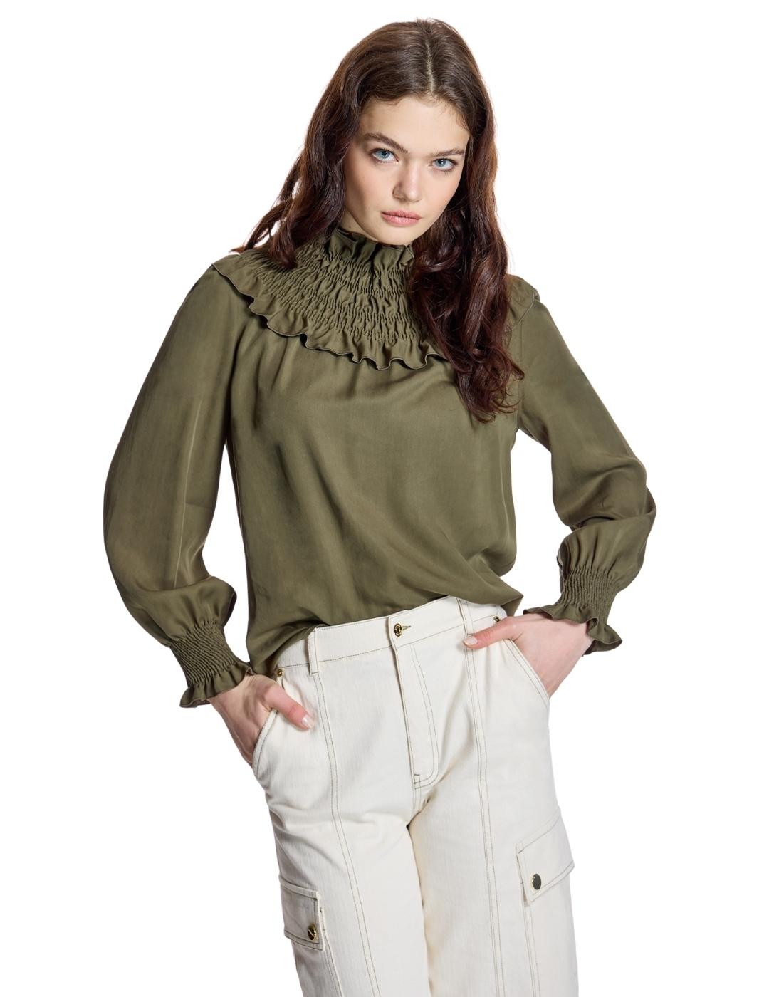 Alba Conde Blusa Verde caqui con cuello drapeado