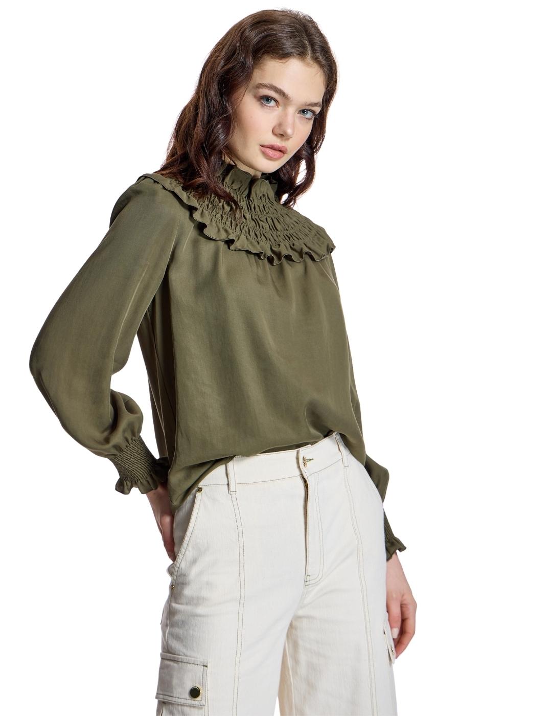 Alba Conde Blusa Verde caqui con cuello drapeado