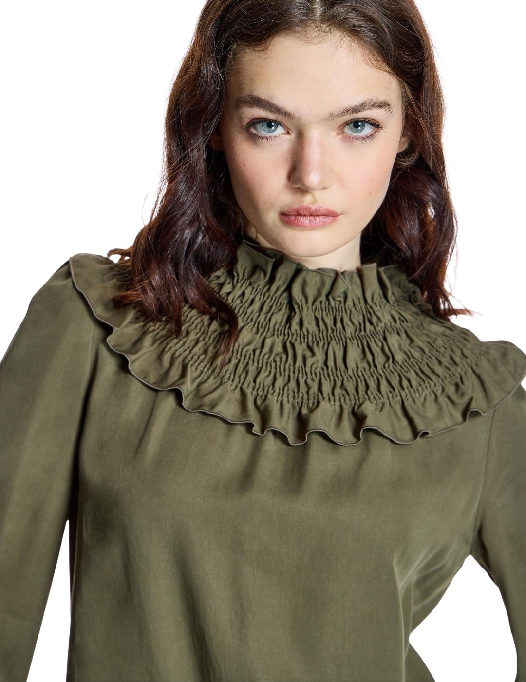 Alba Conde Blusa Verde caqui con cuello drapeado