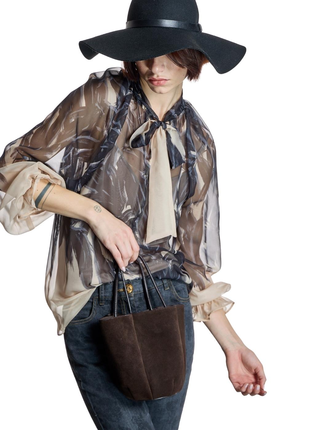 Alba Conde Blusa de gasa estampada con lazada