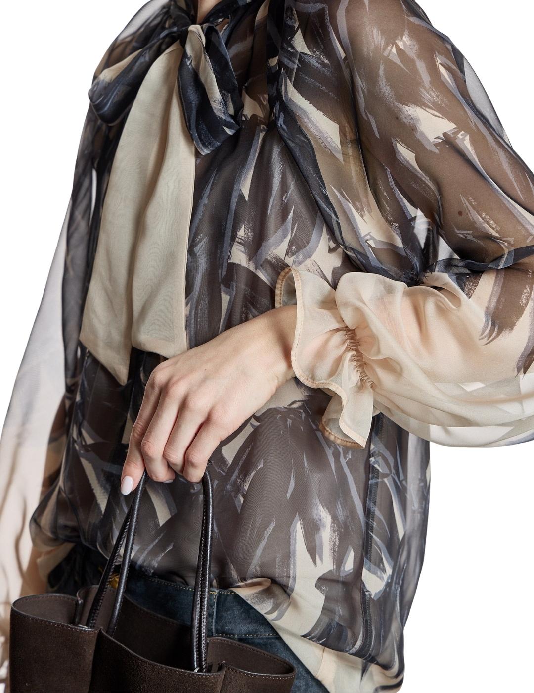 Alba Conde Blusa de gasa estampada con lazada