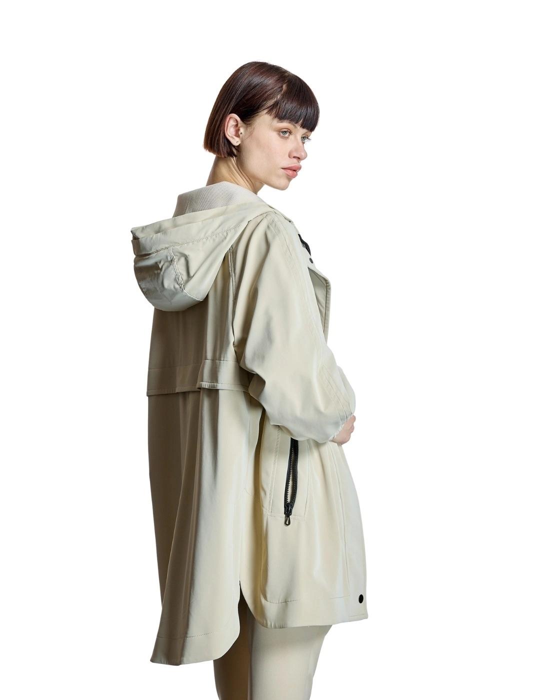 Alba Conde Parka Beige con bolsillos y capucha