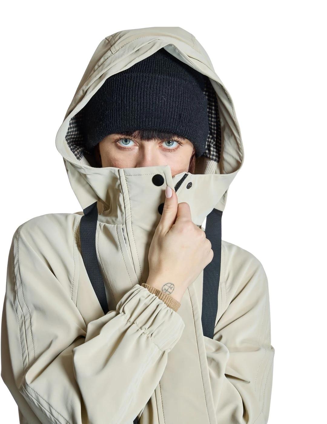 Alba Conde Parka Beige con bolsillos y capucha