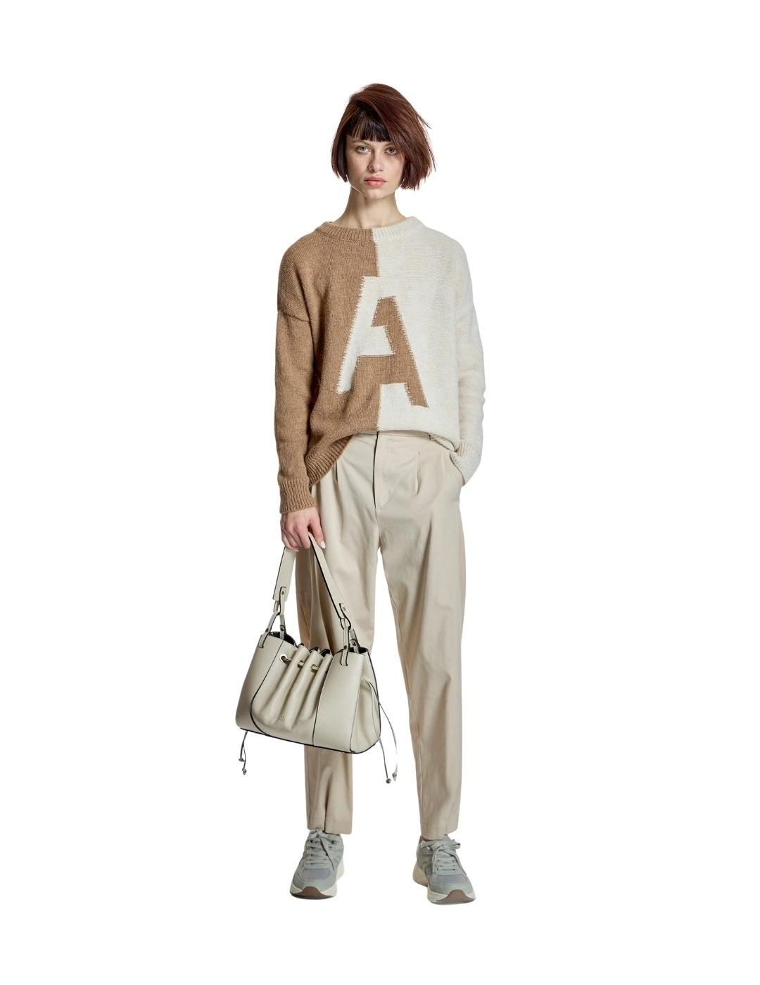 Alba Conde Jersey bicolor Crudo y camel