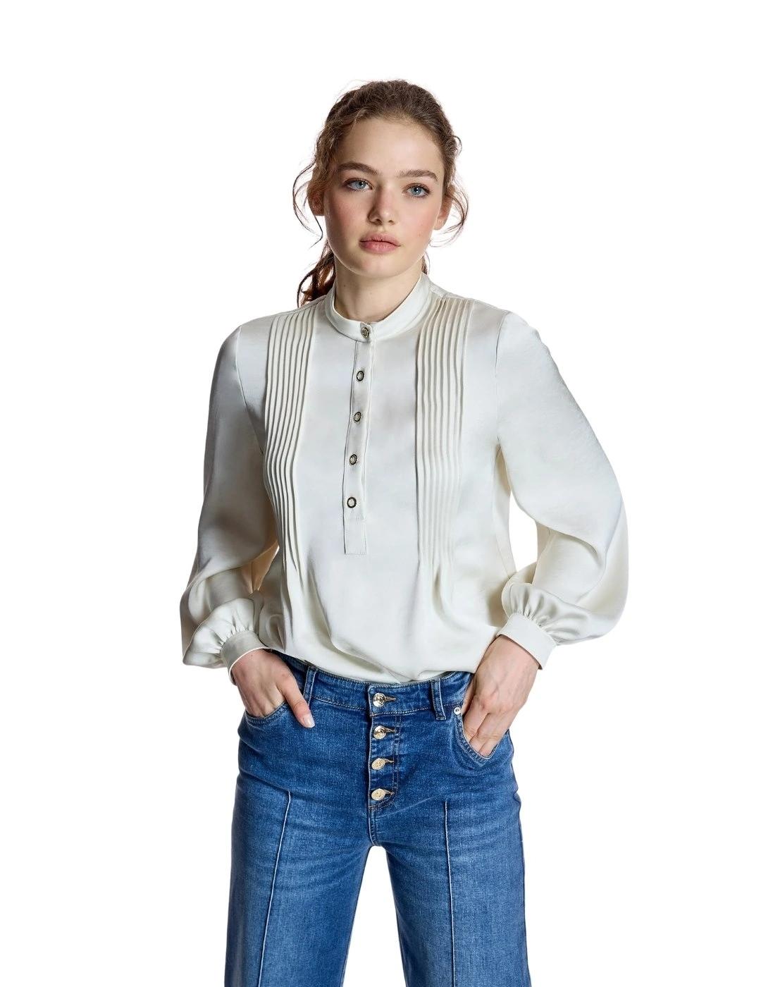Alba Conde Blusa Blanca manga larga