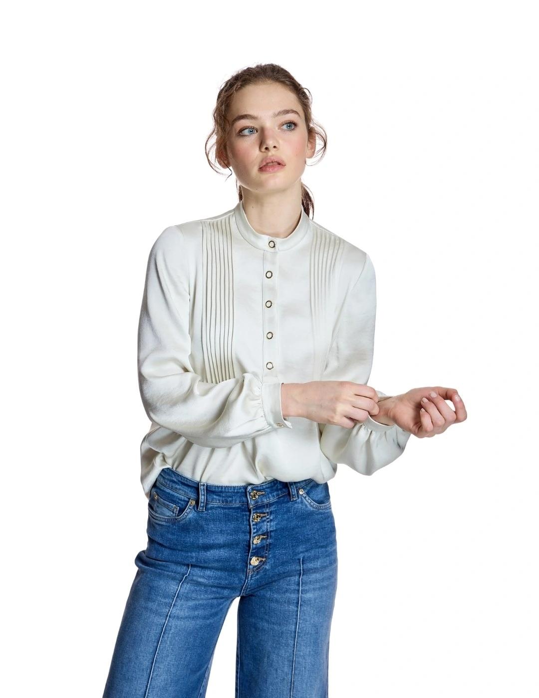 Alba Conde Blusa Blanca manga larga