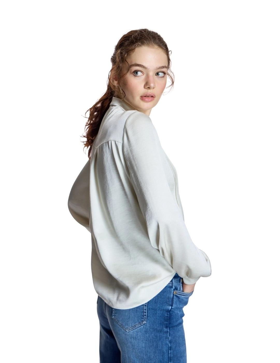 Alba Conde Blusa Blanca manga larga
