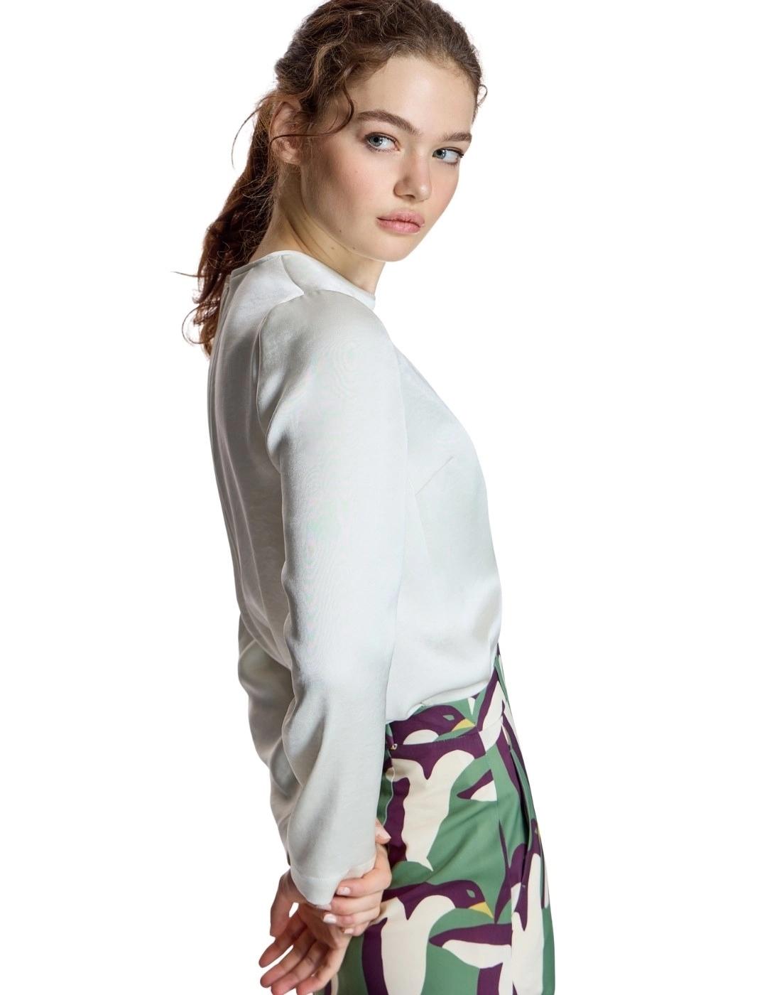 Alba Conde Blusa Blanca manga larga