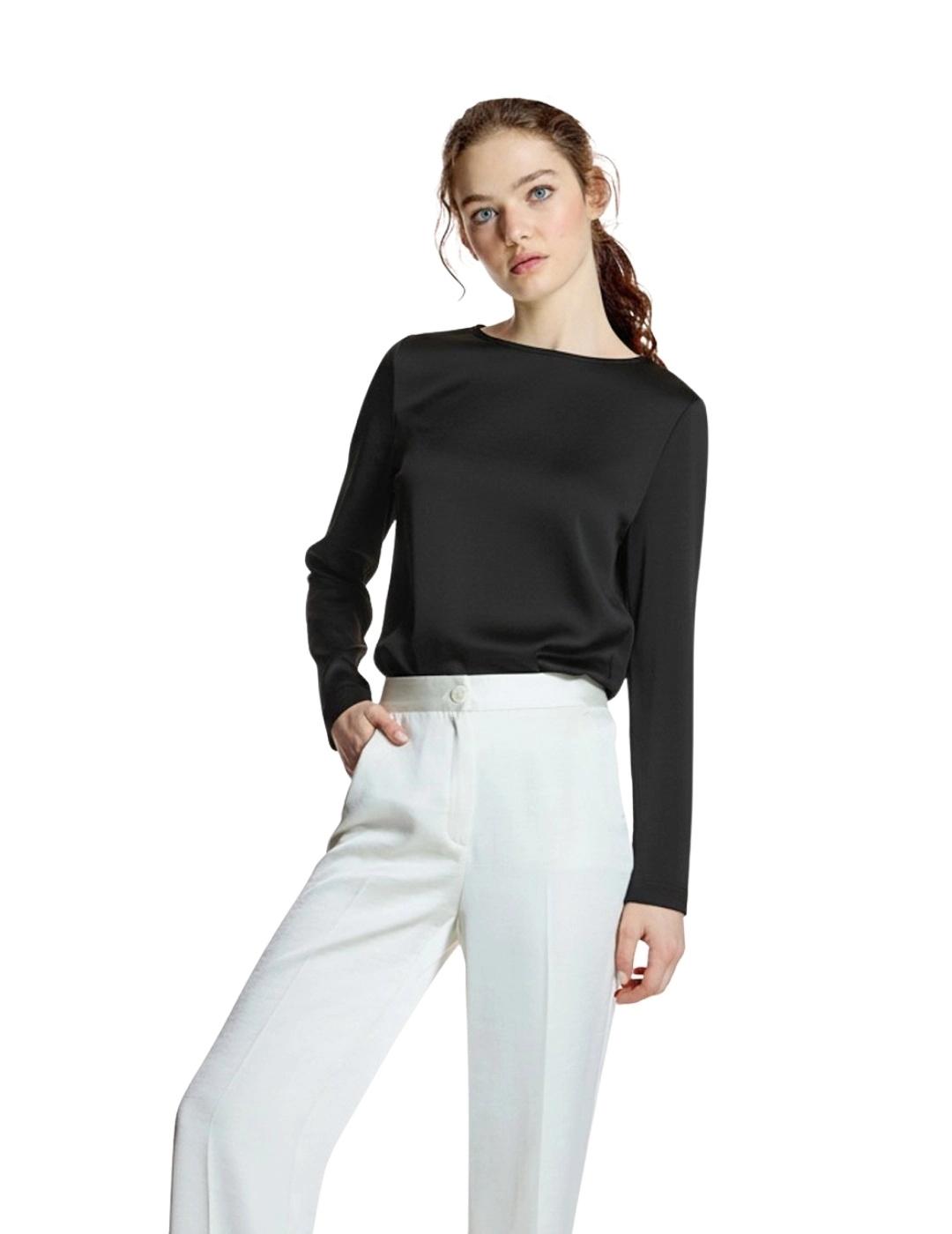 Alba Conde Blusa Negra cuello redondo