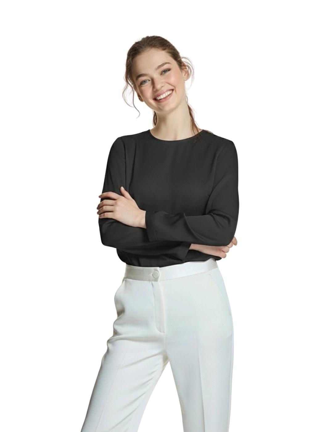 Alba Conde Blusa Negra cuello redondo
