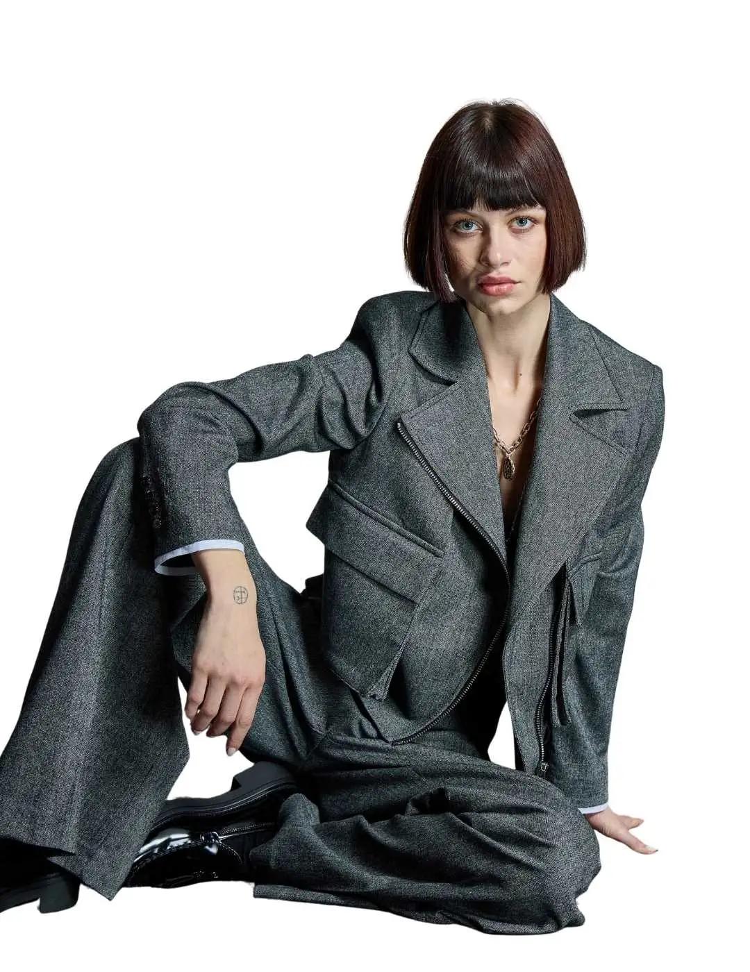 Alba Conde Chaqueta corta gris