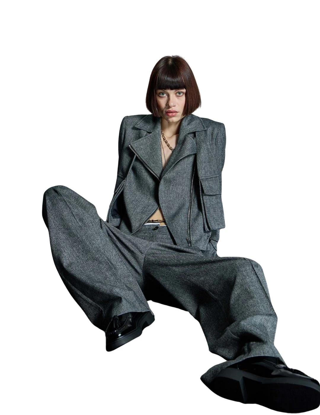 Alba Conde Pantalón gris ancho con pinzas