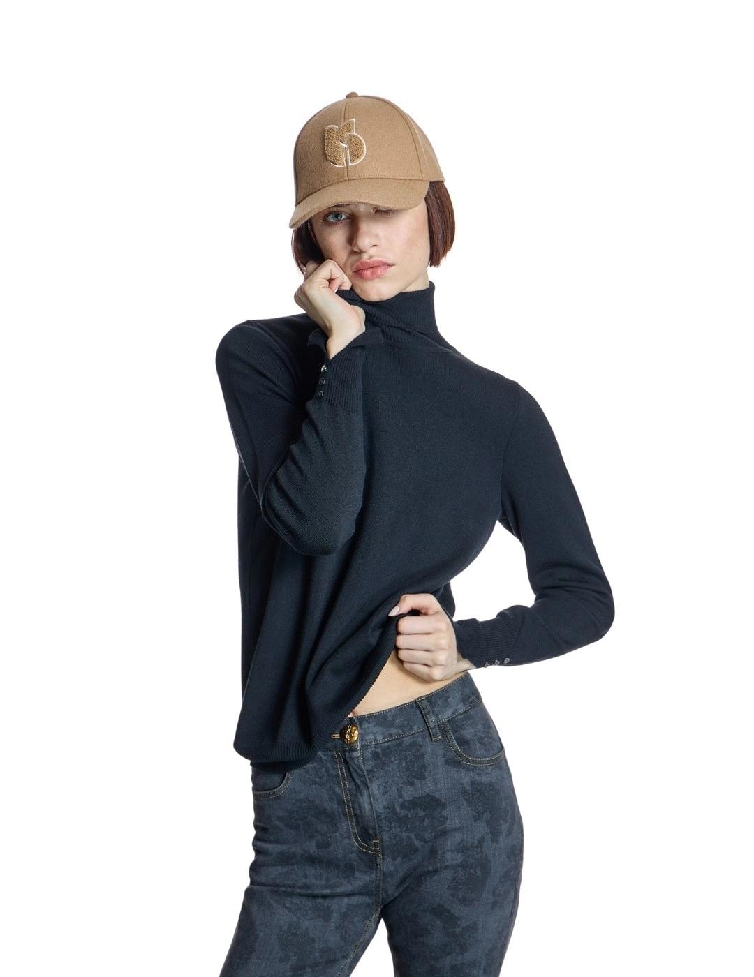 Alba Conde Jersey Negro de punto fino cuello vuelt