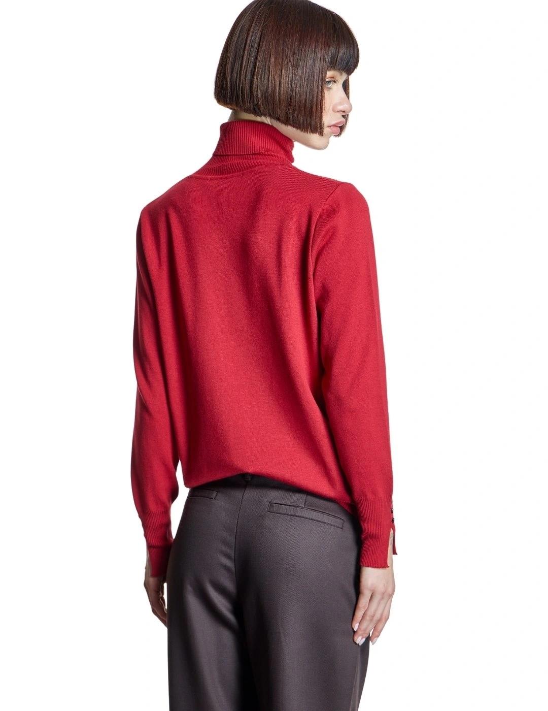 Alba Conde Jersey Rojo de punto fino cuello vuelto