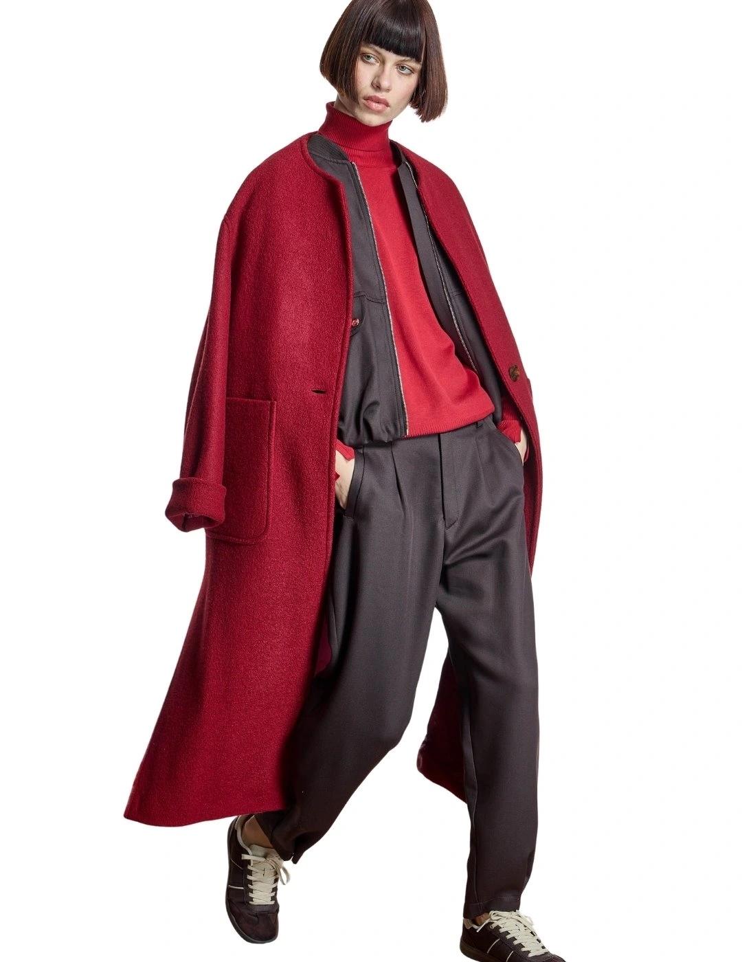 Alba Conde Jersey Rojo de punto fino cuello vuelto