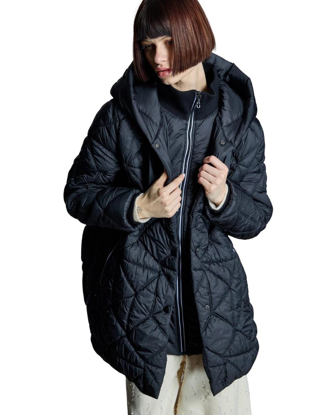 Alba Conde Parka Negra acolchada Oversize