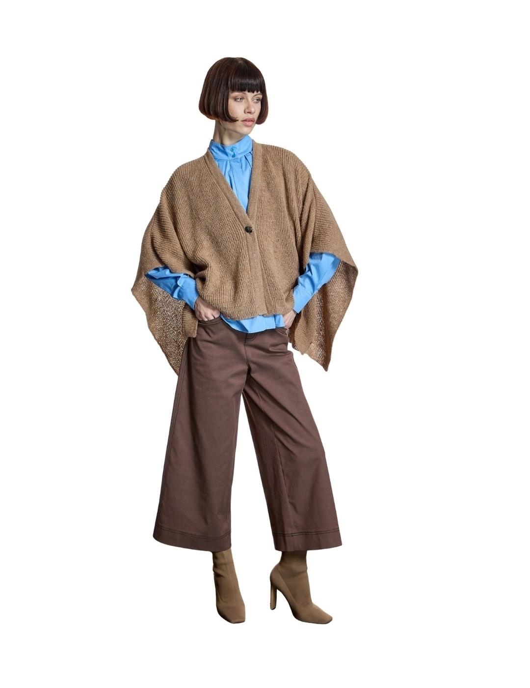 Alba Conde Capa de punto fino Camel