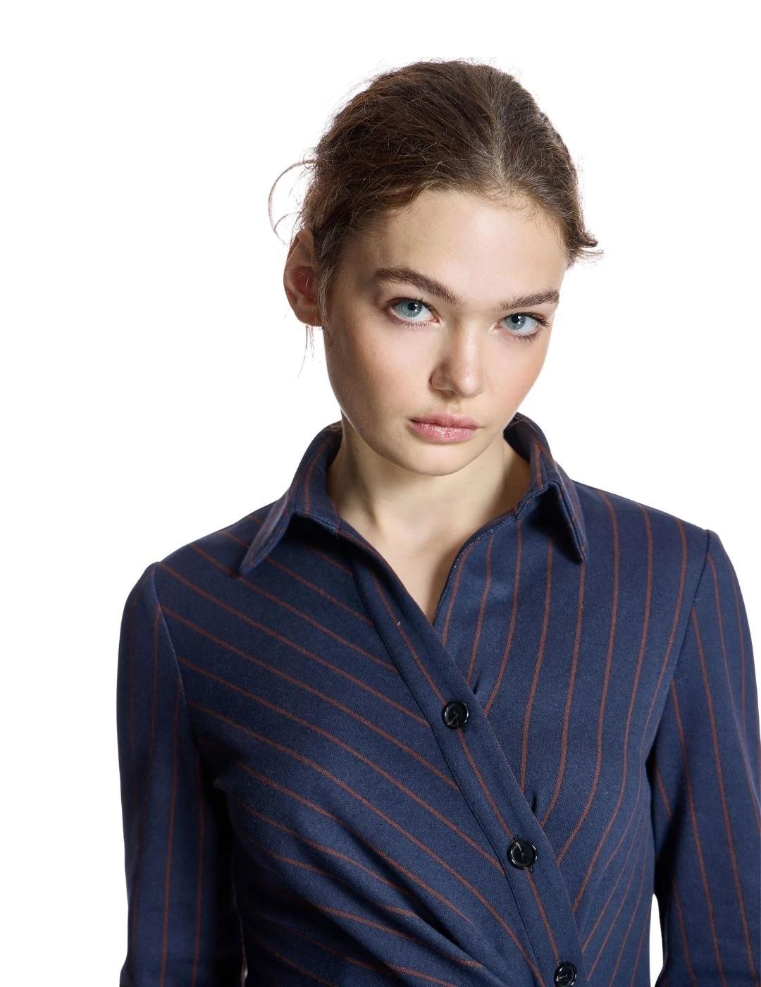 Alba Conde Vestido Marino de rayas