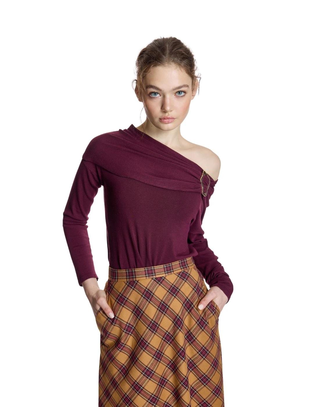 Alba Conde Jersey Burdeos con aplique