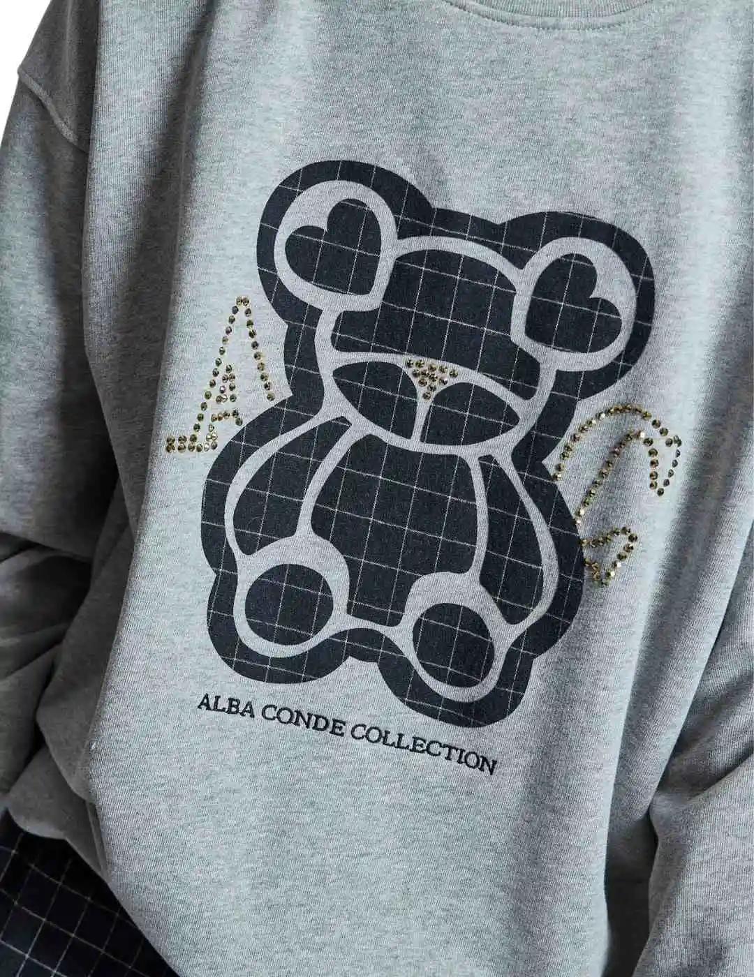 Alba Conde Sudadera Gris con print de oso