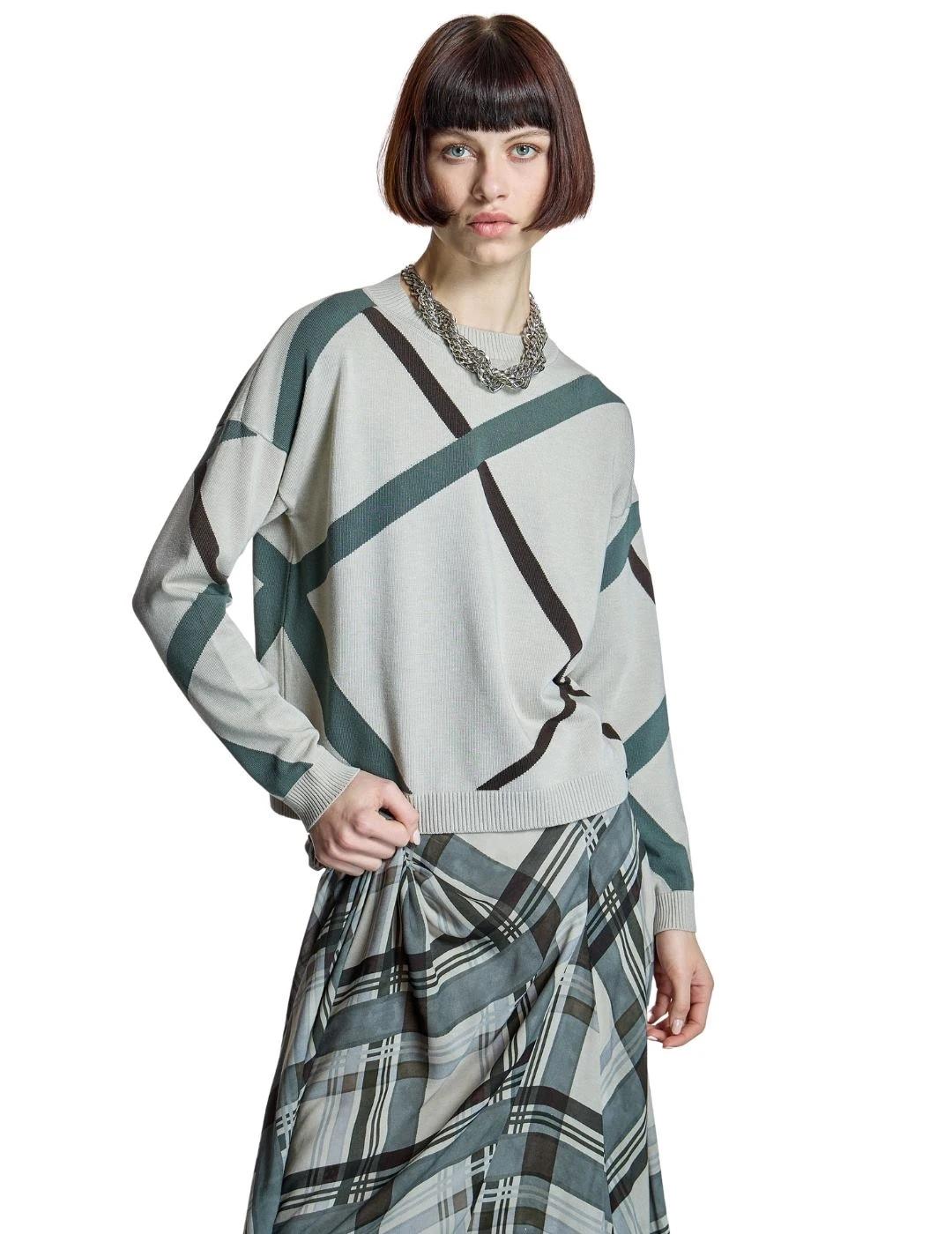 Alba Conde Jersey Piedra con diseño geométrico