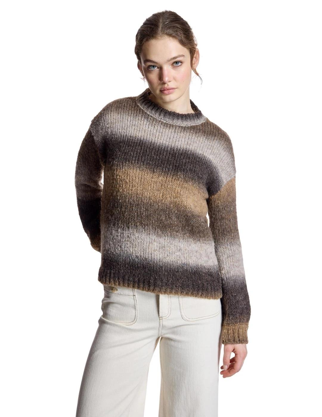 Alba Conde Jersey Marrón de rayas anchas