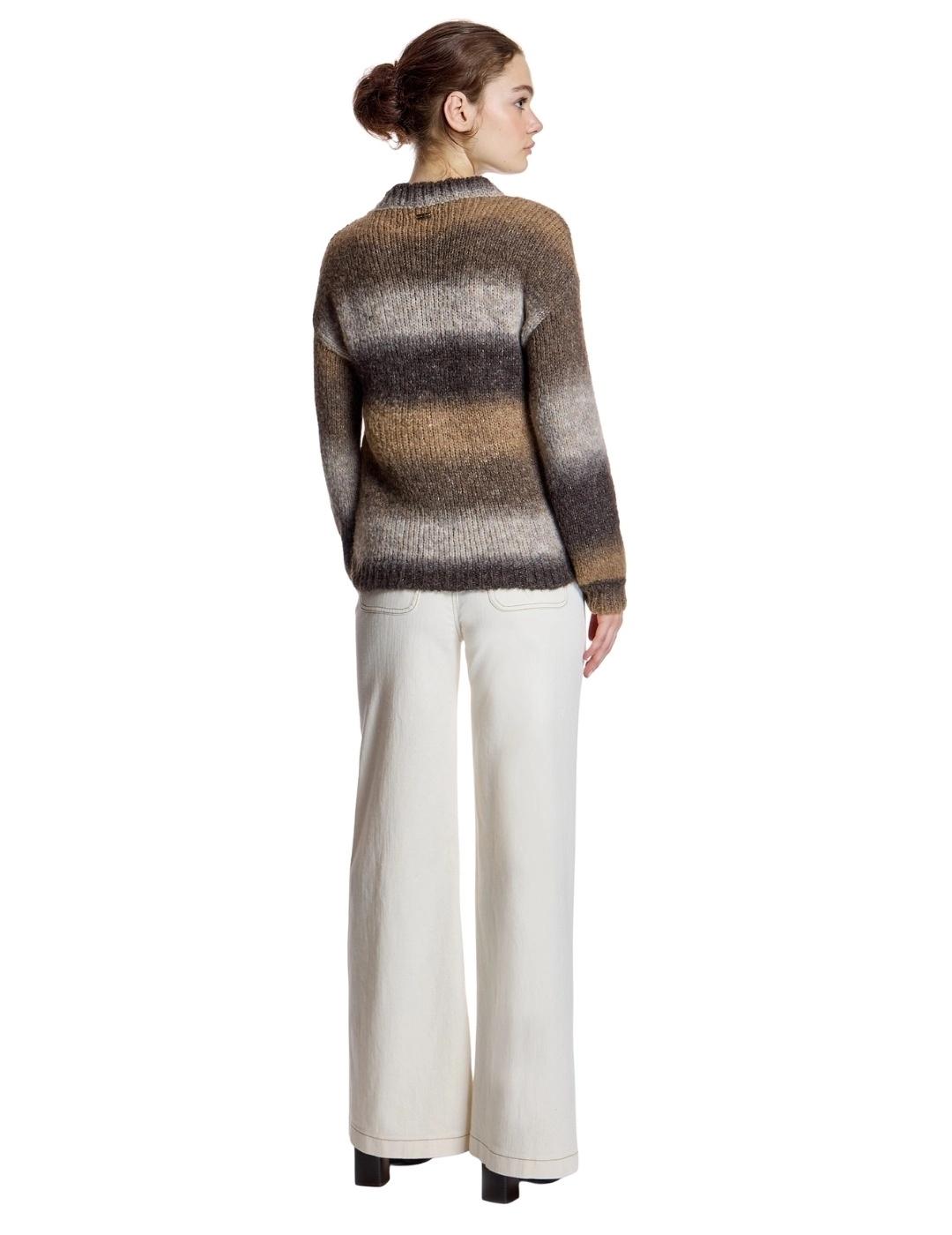 Alba Conde Jersey Marrón de rayas anchas