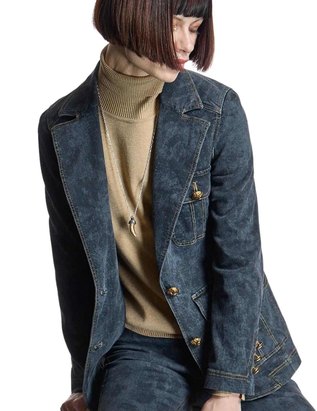 Alba Conde Blazer entallada estampada bolsillos