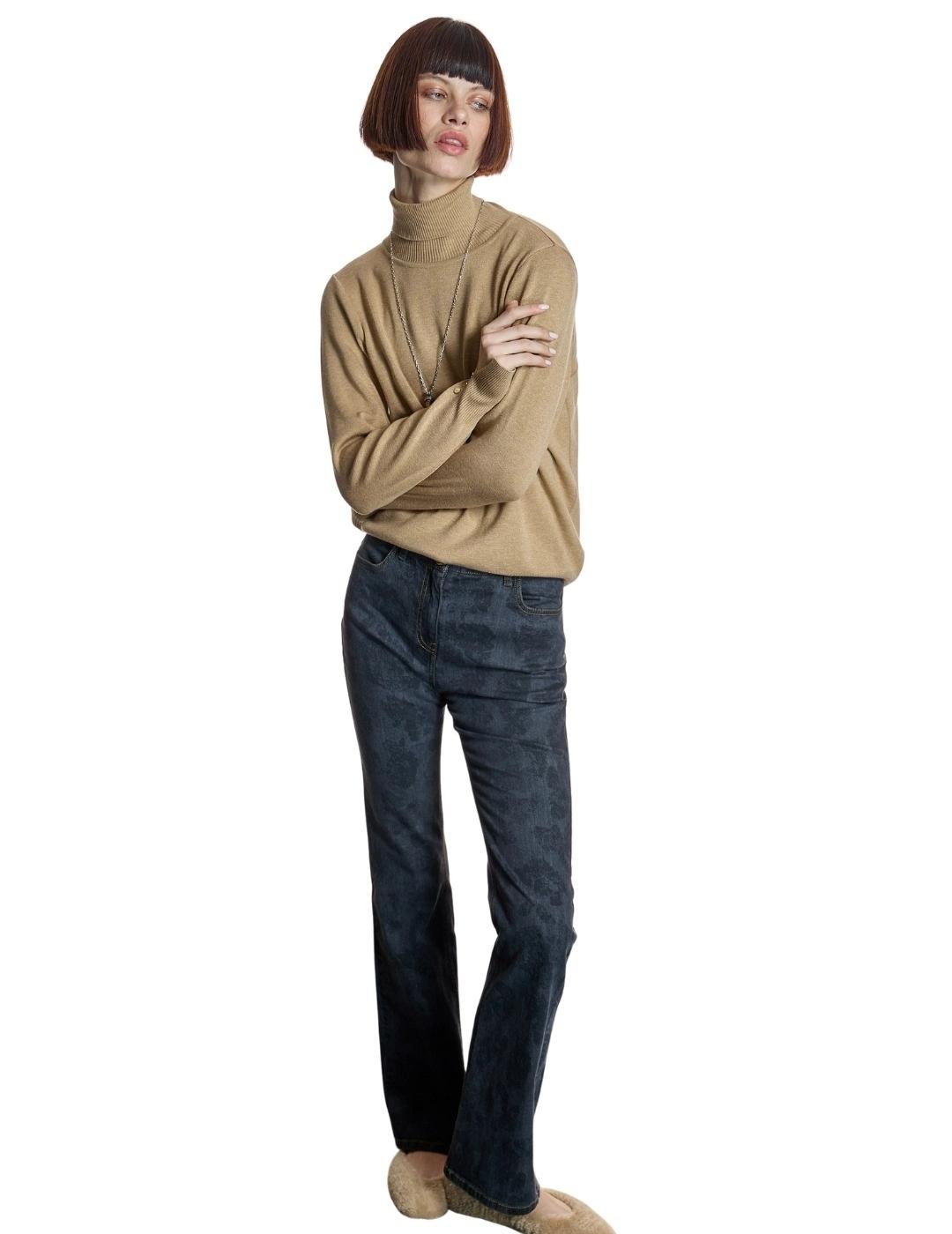 Alba Conde Jersey Negro de punto fino cuello vuelt