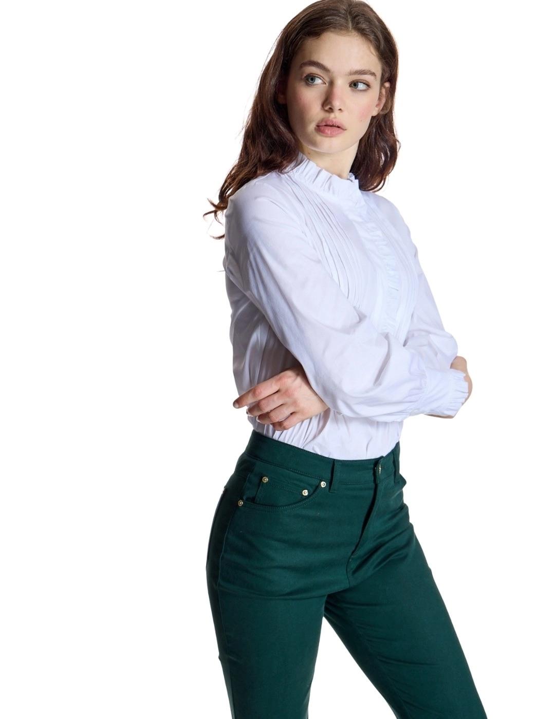 Alba Conde Pantalón Verde ligeramente acampanado