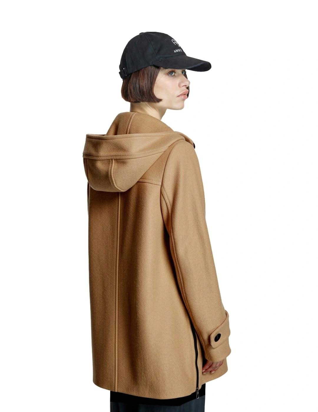 Alba Conde Chaquetón Camel con capucha