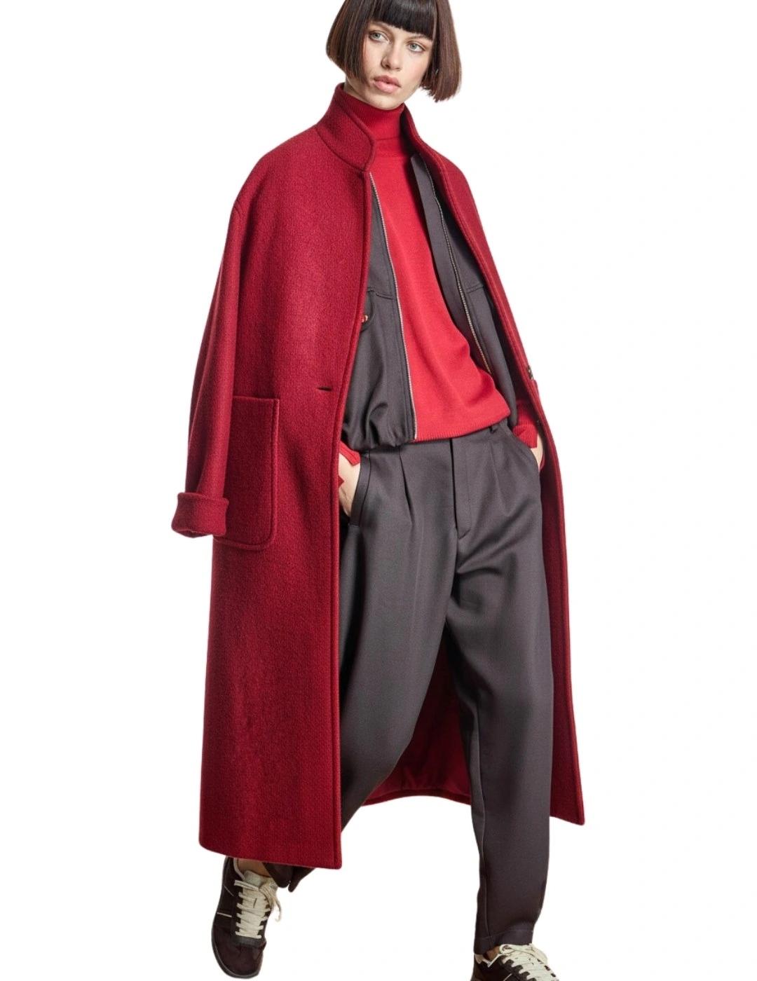 Alba Conde Abrigo Granate Oversize