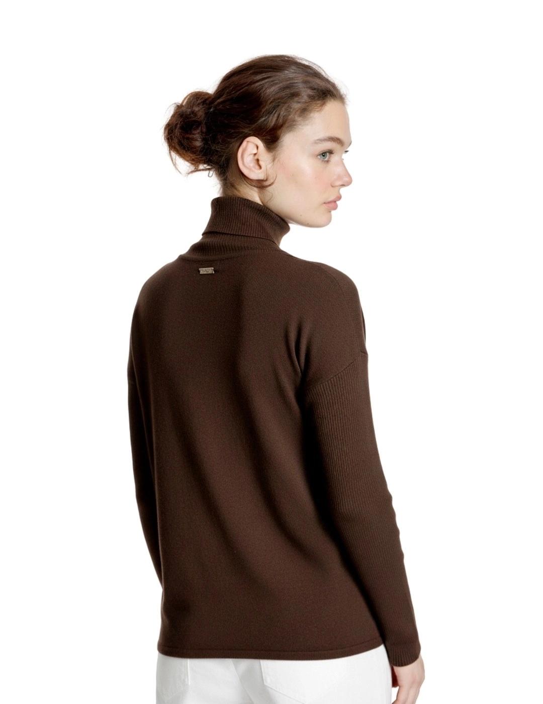 Alba Conde Jersey Marrón cuello vuelto y botones