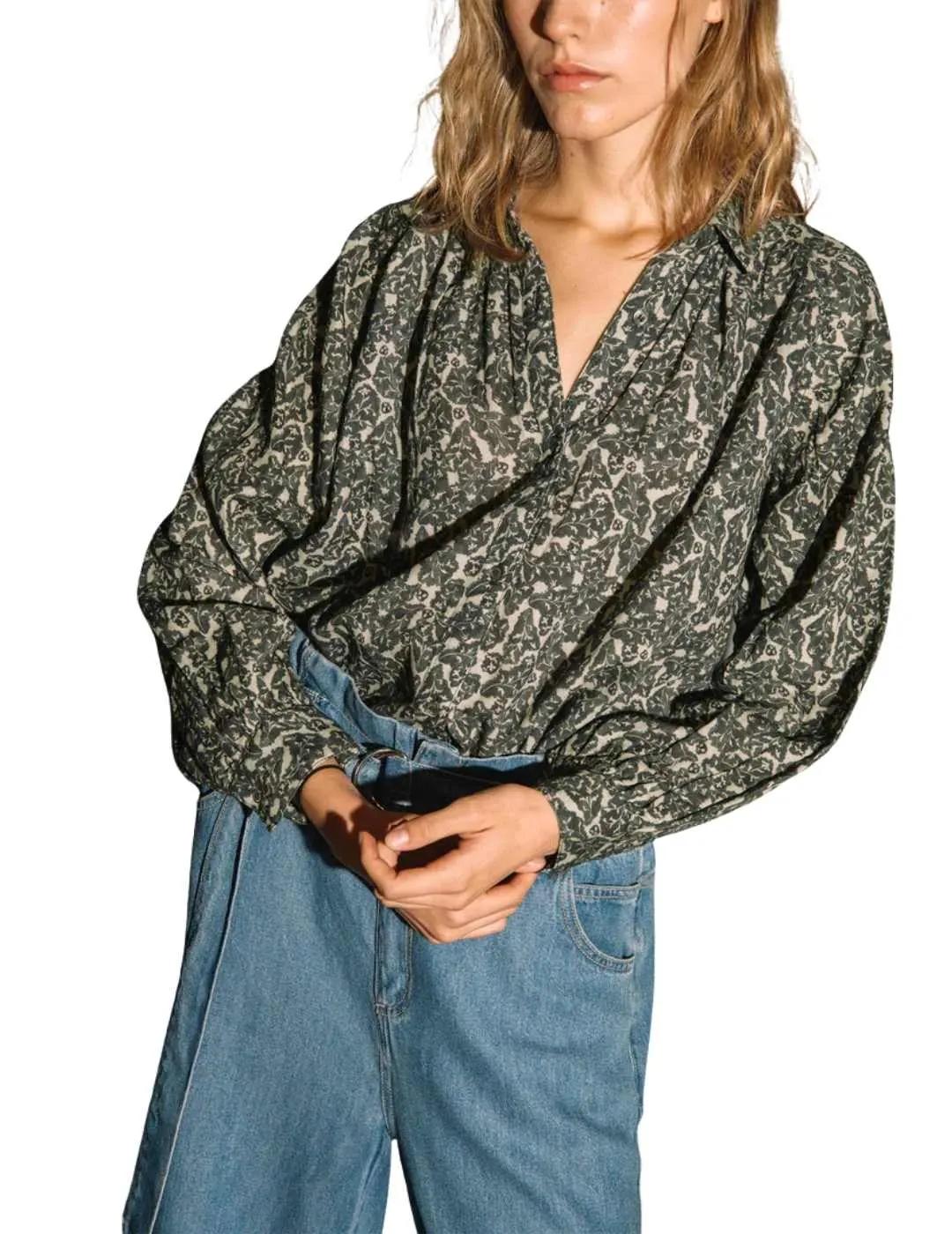 Indi & Cold Camisa con motivos botánicos Gris