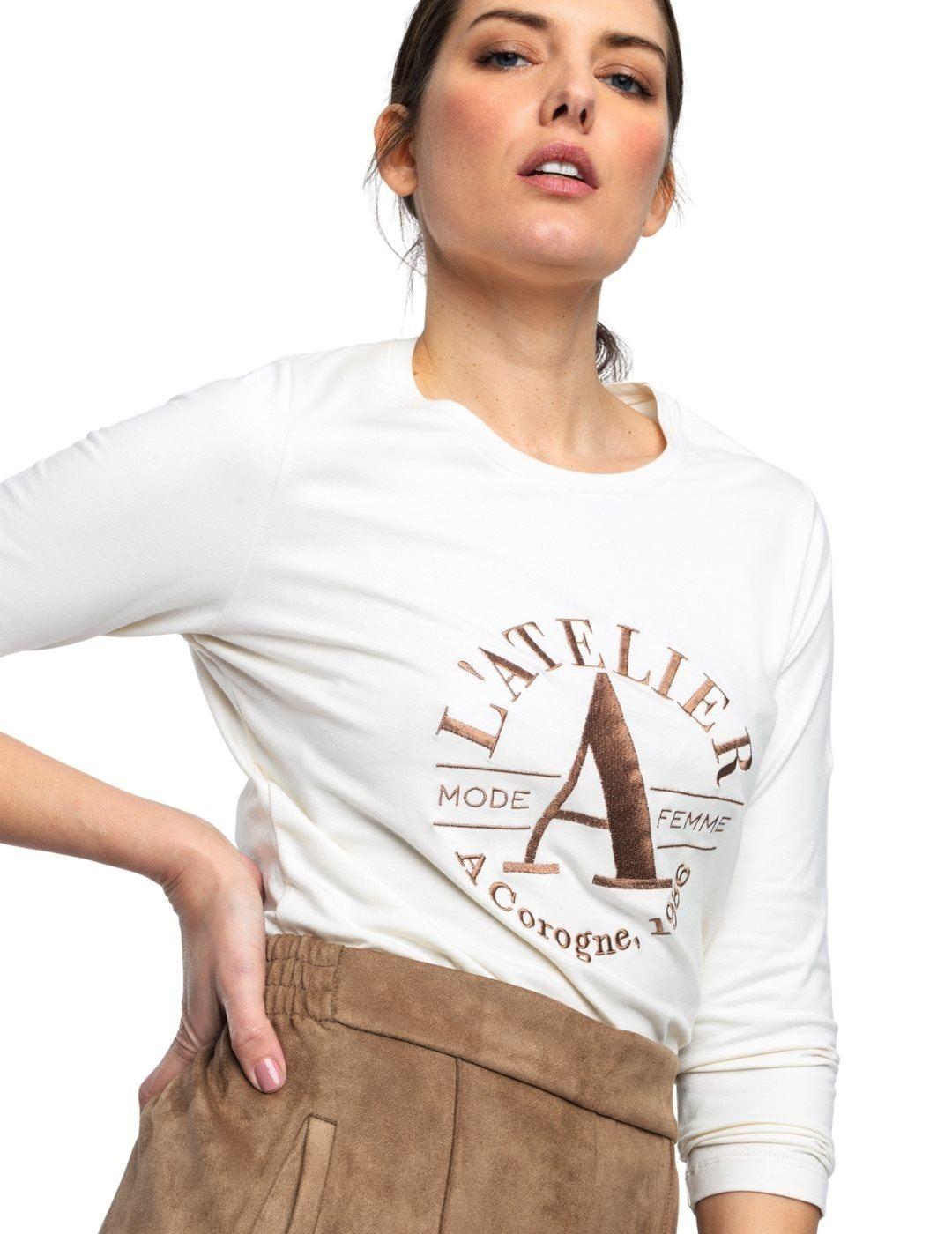 Camiseta Alba Conde Crudo Escudo Para Mujer