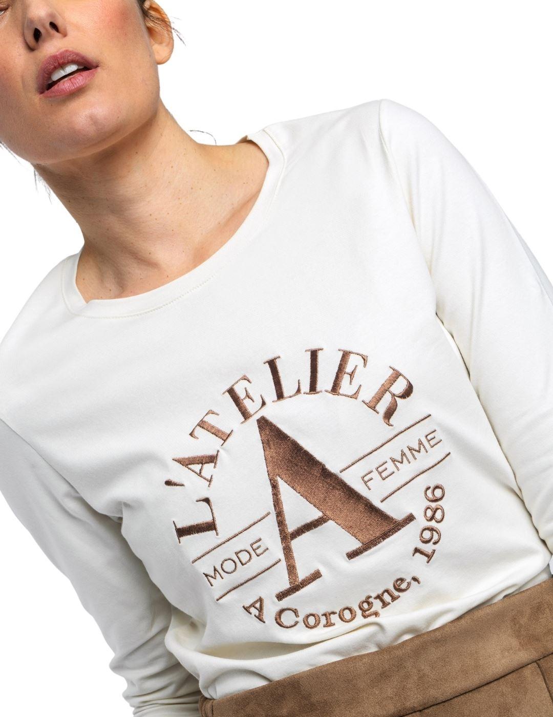 Camiseta Alba Conde Crudo Escudo Para Mujer