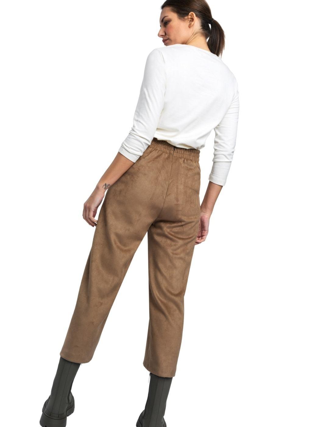 Camiseta Alba Conde Crudo Escudo Para Mujer