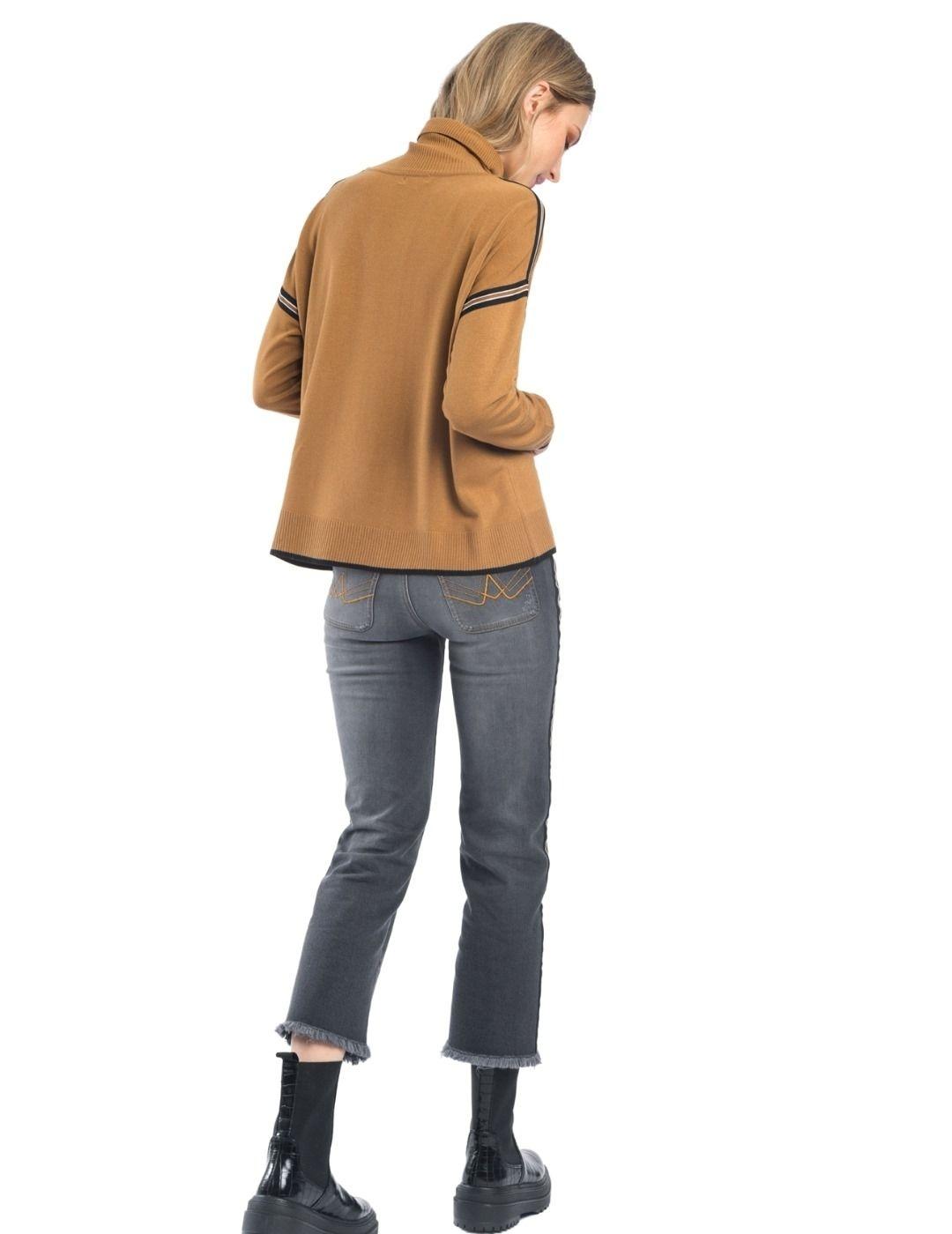 Jersey Alba Conde Camel Texto Para Mujer